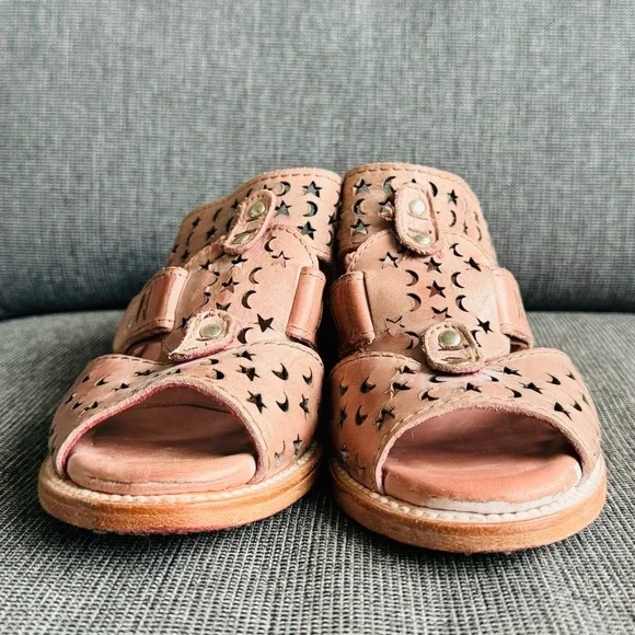 Stylish Pink Leather Sandals - Picture 6 of 12